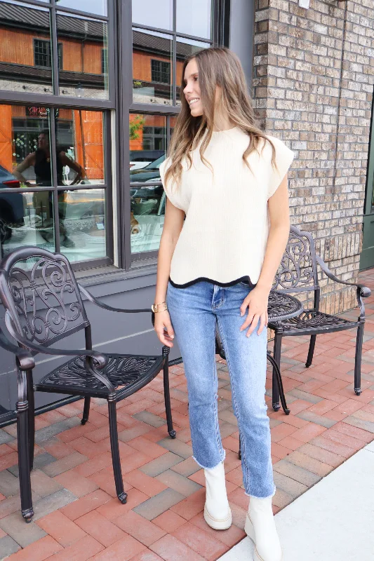 Refreshing Design Scollped Edge Sweater Vest- Cream